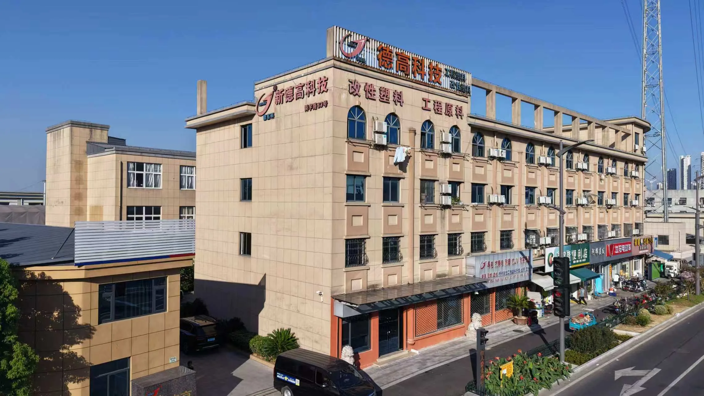万佑宠WOOYOPET位于中国浙江省宁波市余姚市的办公与厂区建筑